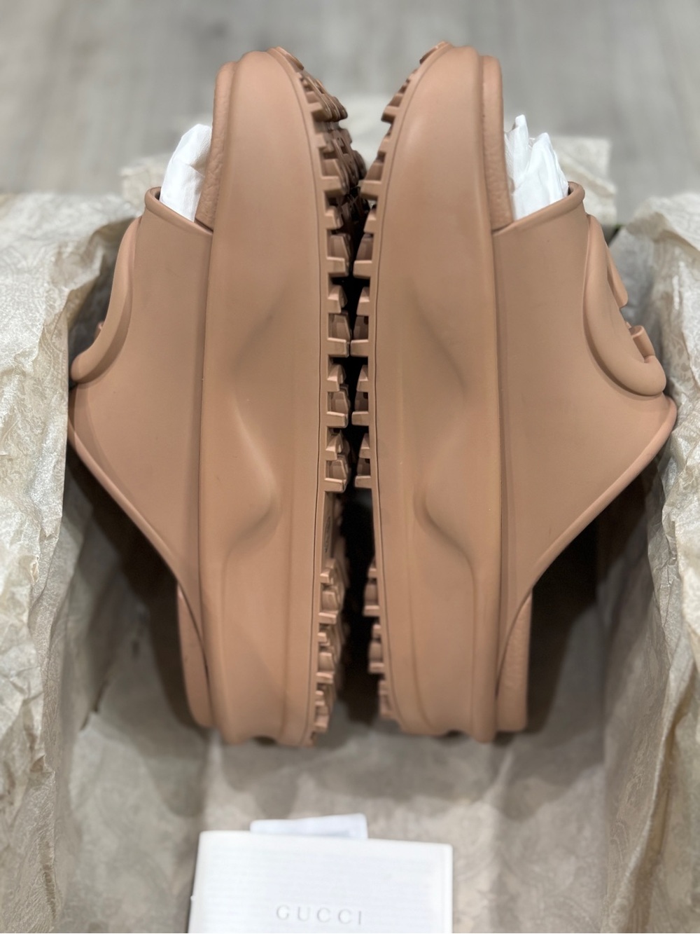 Gucci Logo Slide Sandals - Picture 3 of 8